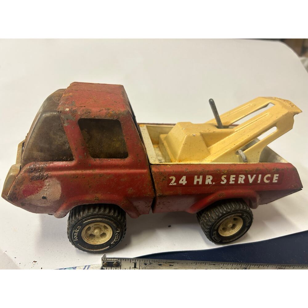 Vintage Tonka tow truck w boom 1970’s steel